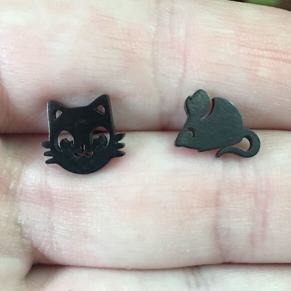 (Q3) Cat & Mouse Earrings - Picture 4 of 4